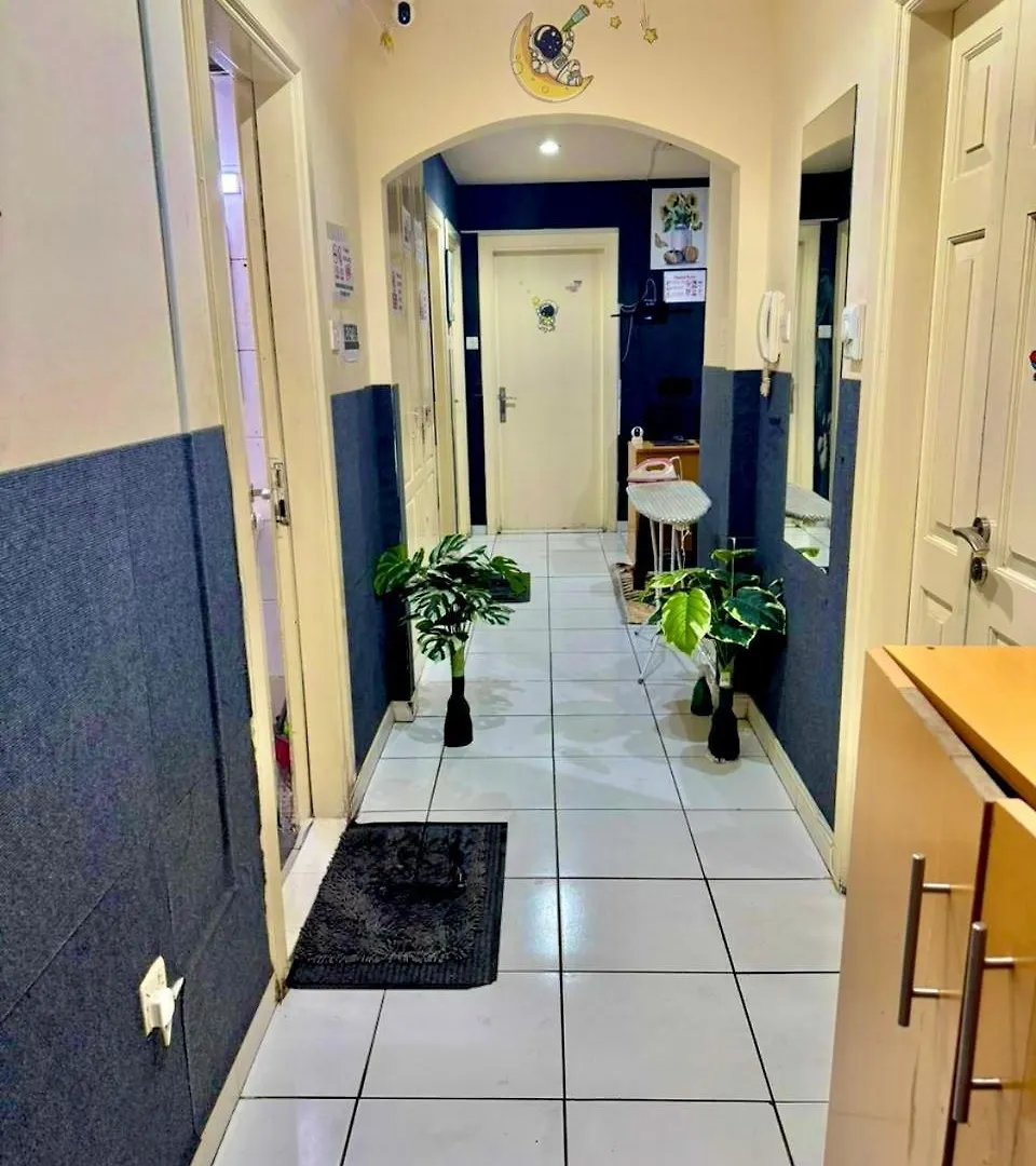 Homestay Aavhr Youth Holiday Home Near Burjuman Metro Station Dubai