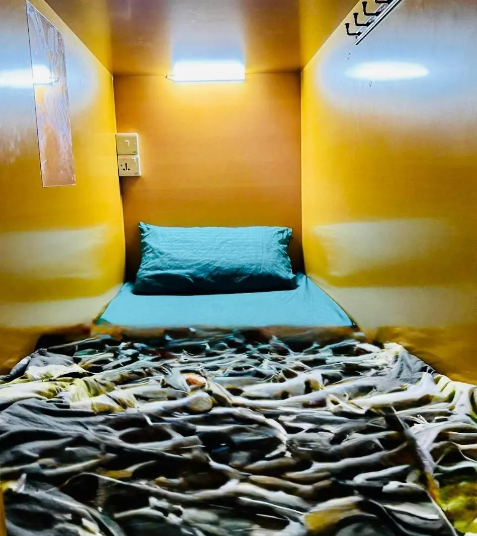 Homestay Aavhr Youth Holiday Home Near Burjuman Metro Station Dubai