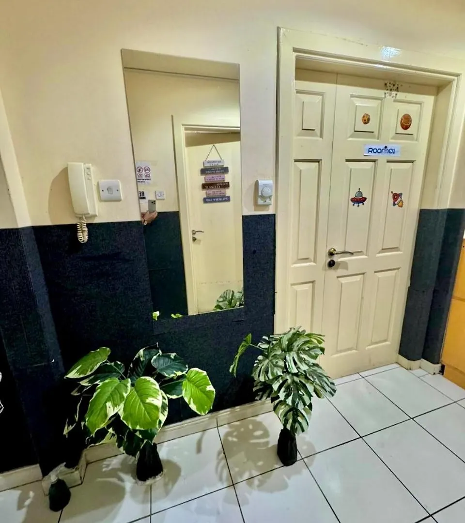 Aavhr Youth Holiday Home Near Burjuman Metro Station Dubai