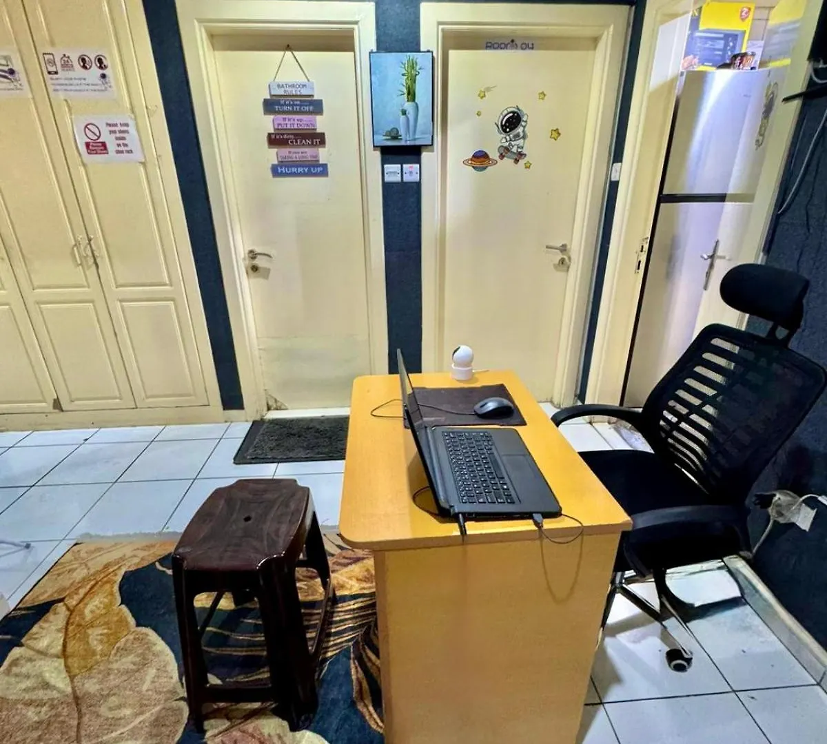 Aavhr Youth Holiday Home Near Burjuman Metro Station Dubai Homestay